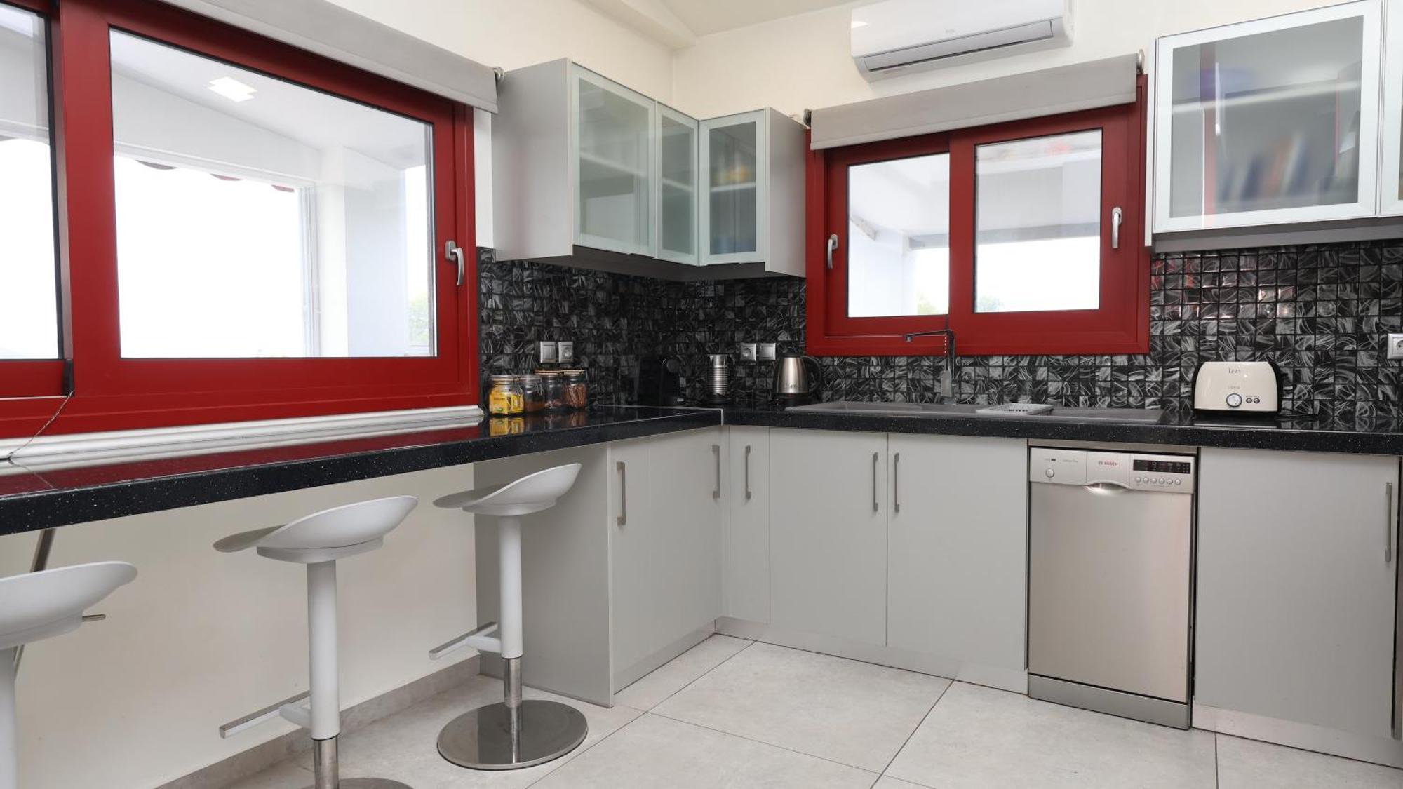הוילה Aegina The Bordeaux Door מראה חיצוני תמונה